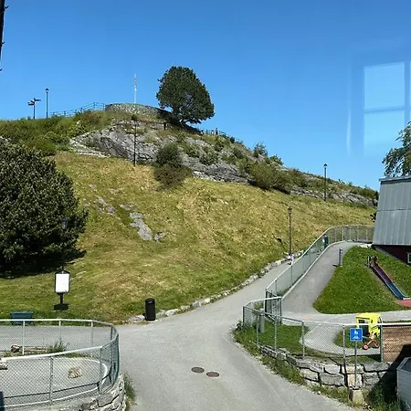 Bright And Spacious With A Balcony In Quiet Downtown Of Apartment Alesund