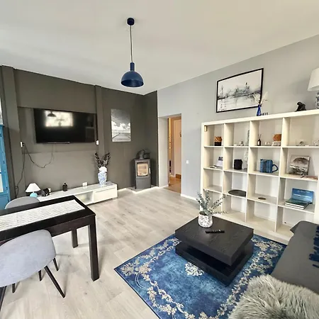 Bright And Spacious With A Balcony In Quiet Downtown Of Apartment