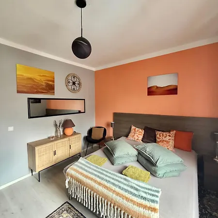Bright And Spacious With A Balcony In Quiet Downtown Of Apartment Alesund