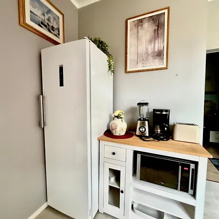 Bright And Spacious With A Balcony In Quiet Downtown Of Apartment