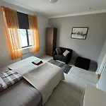Bright And Spacious With A Balcony In Quiet Downtown Of Apartment *
