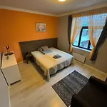 Bright And Spacious With A Balcony In Quiet Downtown Of Apartment